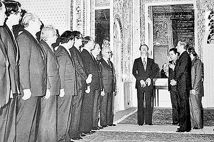 از سلطه موروثی تا سرنگونی