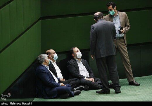 کنایه به نمایندگان به دلیل بی‌نظمی در مجلس/ آقای قالیباف با دانش‌آموزان شلوغ کار مواجه هستید