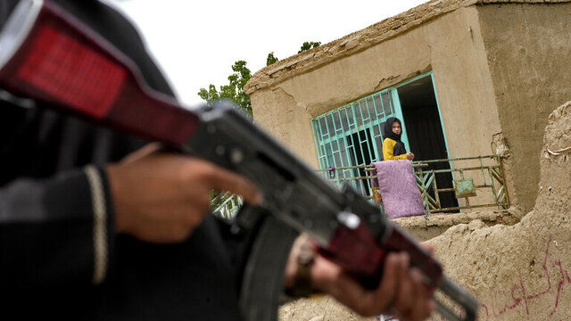 طالبان کارکردن زنان را هم ممنوع اعلام کرد