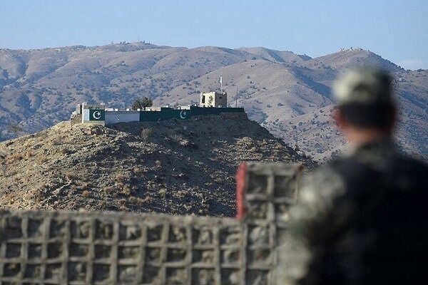 پس لرزه درگیری میان پاکستان و طالبان / 15000 پناهنده افغان اخراج شدند